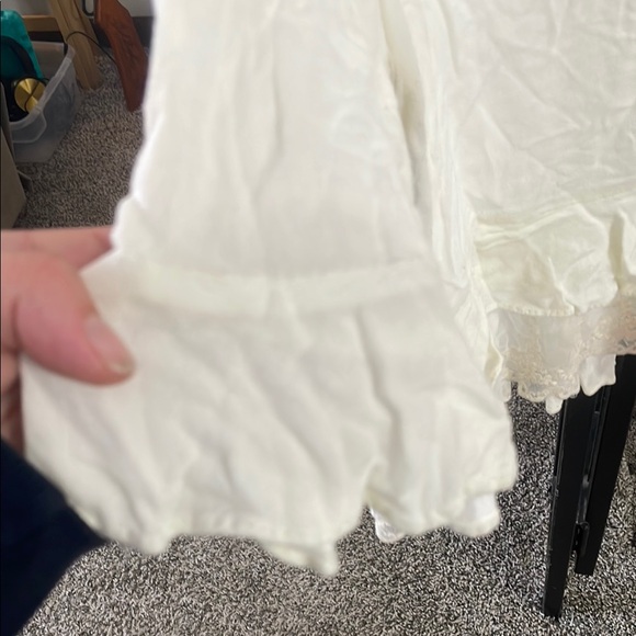 Bluheaven Elegant Boho Cream Lace Hem Ruffled Sleeve Blouse - Picture 5 of 9